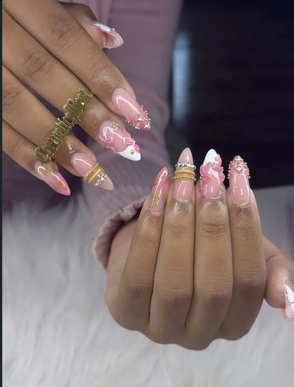 A custom nail set by Denisse